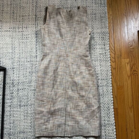 Carolina Herrera Beige Tweed Textured V Neck Dress 8 - Picture 9 of 9
